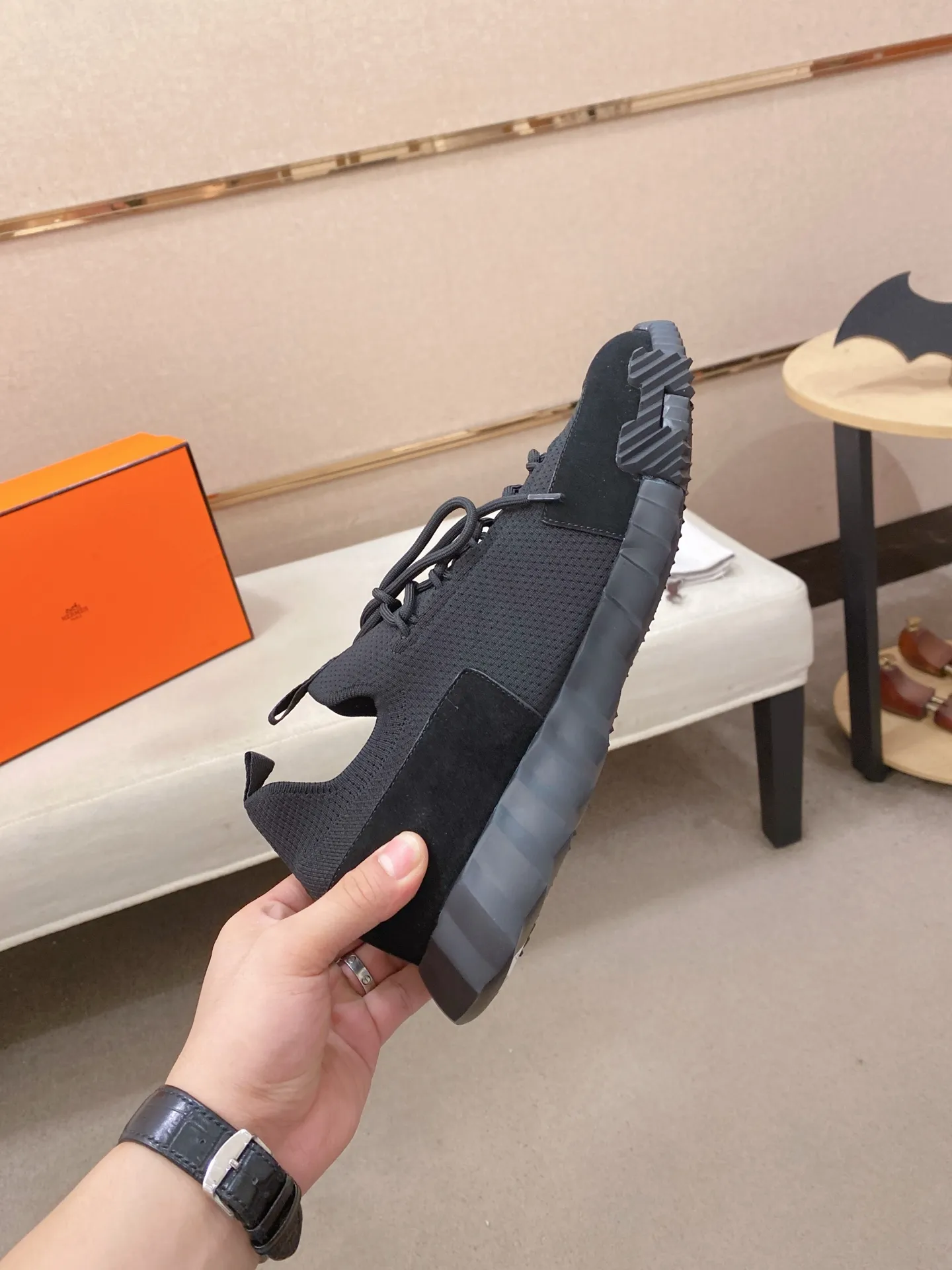 Men's clothing and shoes💰: 620💰《HERMES》【Classic Original Version】Hermès; Top 🔝 Purchasing Agency 🔍🔍Men's latest 🇺🇸 counters are on sale simultaneously, original imported from Italy ▲▲Silk cowhide with breathable fabric ▲▲ (high-end and expensive Qi·Grade) Exquisite workmanship (Italian 🇮🇹Imported water-dyed 🐂cowhide lining) Sole: Original sole provided by the original factory, ⚠️Exclusive double-layer activity·TPR·Rubber·Combined molded outsole; Super·comfortable·wear-resistant·non-slip·environmental protection The real thing is more beautiful if you take the real thing (high quality, follow the order), you can enter and exit the counter at will * Number of yards: 38·39·40·41·42·43·44# (can be customized 45.)